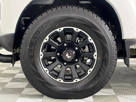 2025-Mahindra-Pik-Up-22-mHawk-S11-4x4-Auto-Double-Cab_18