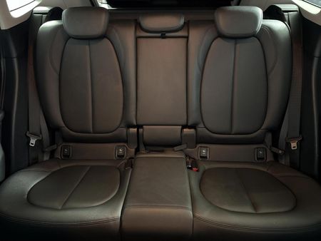 2017-BMW-X1-sDrive20d-Auto_8