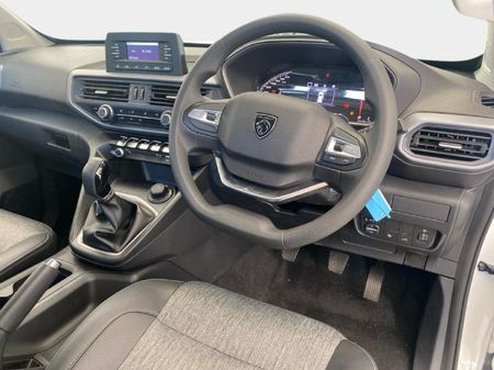 2026-Peugeot-Landtrek-19D-Active-Double-Cab-4x4_17