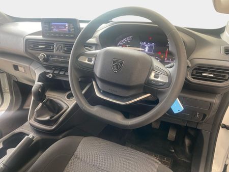 2026-Peugeot-Landtrek-19D-Professional-Double-Cab_19