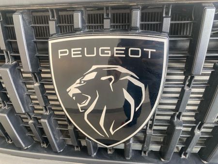 2026-Peugeot-Landtrek-19D-Professional-Double-Cab_18