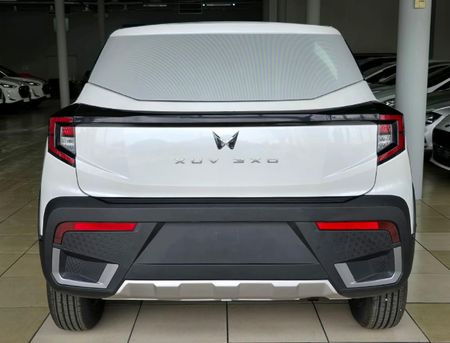 2024-Mahindra-XUV-3XO-12T-MX1-Panel-Van_9