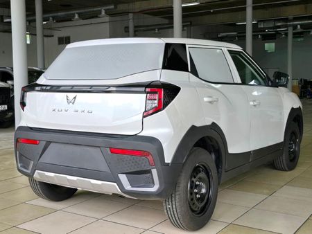 2024-Mahindra-XUV-3XO-12T-MX1-Panel-Van_6