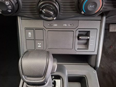 2026-Toyota-Hilux-28-GD-6-RB-SRX-4x4-Auto-Double-Cab_13