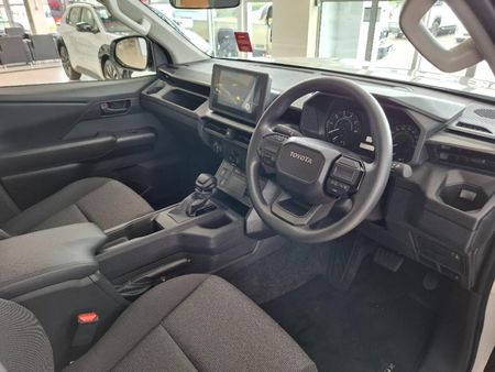 2026-Toyota-Hilux-28-GD-6-RB-SRX-4x4-Auto-Double-Cab_20