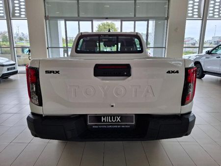 2026-Toyota-Hilux-28-GD-6-RB-SRX-4x4-Auto-Double-Cab_5