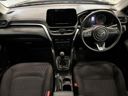 2024-Toyota-Urban-Cruiser-15-XS_11