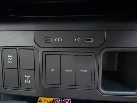 2026-Toyota-Hilux-28-GD-6-RB-Raider-Auto-Double-Cab_23