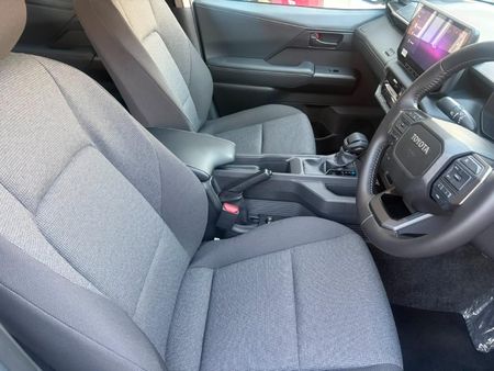 2026-Toyota-Hilux-28-GD-6-RB-Raider-Auto-Double-Cab_26