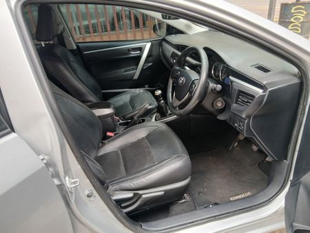 2016-Toyota-Corolla-14-D_9