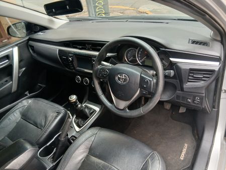 2016-Toyota-Corolla-14-D_10
