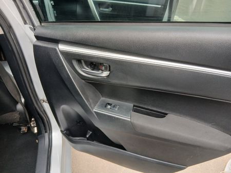 2016-Toyota-Corolla-14-D_12