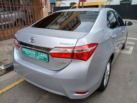 2016-Toyota-Corolla-14-D_4