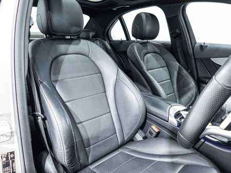 2019-Mercedes-Benz-C-Class-C220D-AMG-LINE-AUTO_10