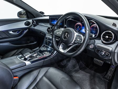 2019-Mercedes-Benz-C-Class-C220D-AMG-LINE-AUTO_12