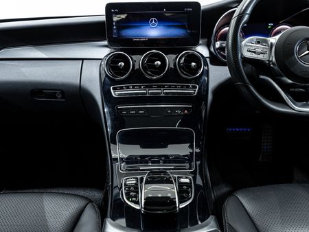 2019-Mercedes-Benz-C-Class-C220D-AMG-LINE-AUTO_15