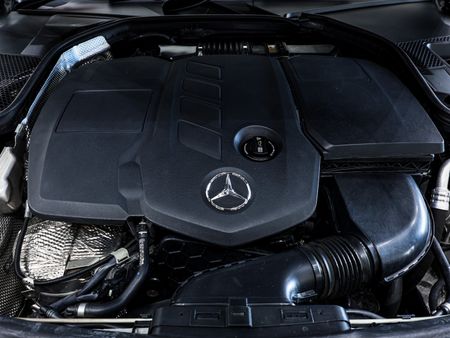 2019-Mercedes-Benz-C-Class-C220D-AMG-LINE-AUTO_17