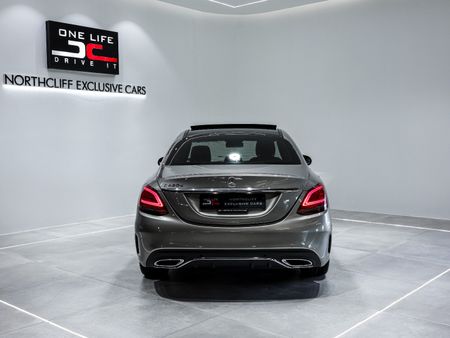 2019-Mercedes-Benz-C-Class-C220D-AMG-LINE-AUTO_5