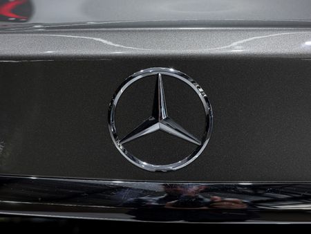 2019-Mercedes-Benz-C-Class-C220D-AMG-LINE-AUTO_7