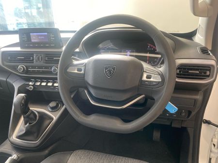 2026-Peugeot-Landtrek-19D-Professional-Double-Cab_9
