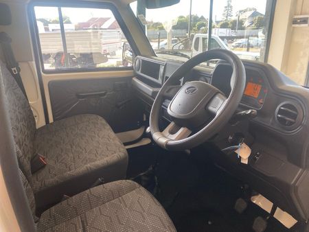 2026-Mahindra-Bolero-Maxx-City-15-VX-Single-Cab_28
