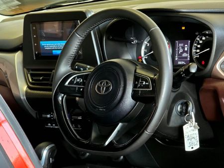 2025-Toyota-Starlet-Cross-15XS-Auto_24
