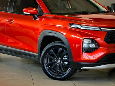 2025-Toyota-Starlet-Cross-15XS-Auto_2