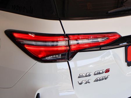 2026-Toyota-Fortuner-28-GD-6-VX-Auto-mHev_9
