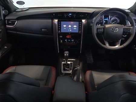 2026-Toyota-Fortuner-28-GD-6-VX-Auto-mHev_12