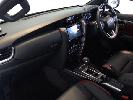 2026-Toyota-Fortuner-28-GD-6-VX-Auto-mHev_19