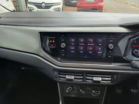 2020-Volkswagen-Polo-10-TSI-Highline-85kW_13