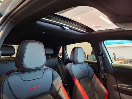 2026-Volkswagen-Polo-20-GTI-Auto-147kW_10