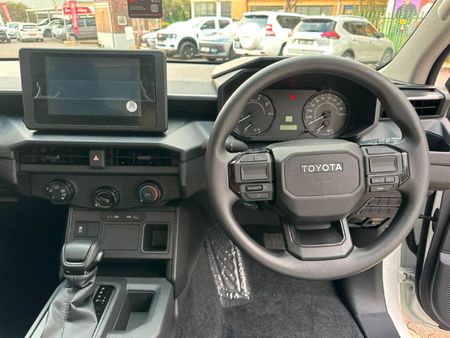 2026-Toyota-Hilux-28-GD-6-RB-SRX-Auto-Single-Cab_15