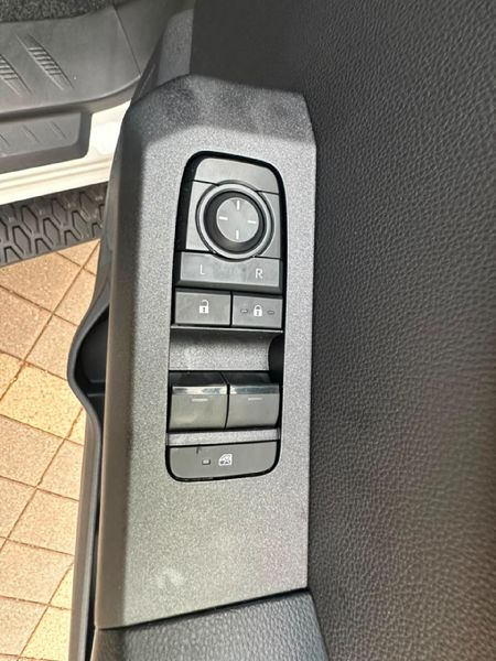 2026-Toyota-Hilux-28-GD-6-RB-SRX-Auto-Single-Cab_17
