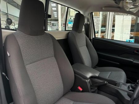 2026-Toyota-Hilux-28-GD-6-RB-SRX-Auto-Single-Cab_19