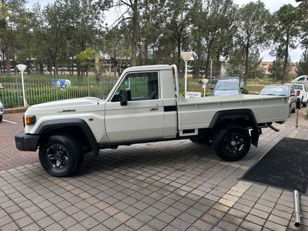 2026-Toyota-Land-Cruiser-79-28GD-6-Single-Cab_10