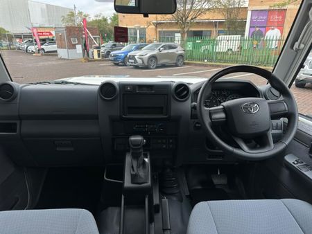 2026-Toyota-Land-Cruiser-79-28GD-6-Single-Cab_12