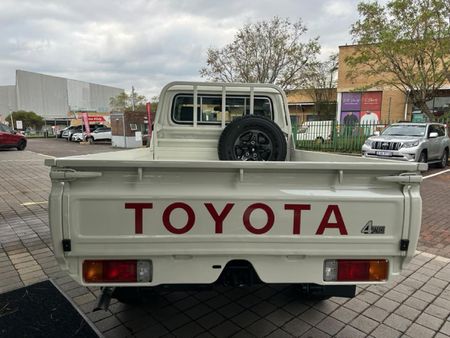2026-Toyota-Land-Cruiser-79-28GD-6-Single-Cab_8