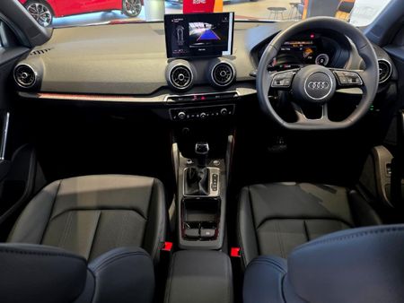 2026-Audi-Q2-35TFSI-Black-Edition_10