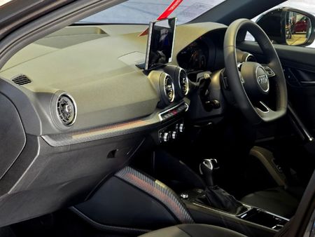 2026-Audi-Q2-35TFSI-Black-Edition_15