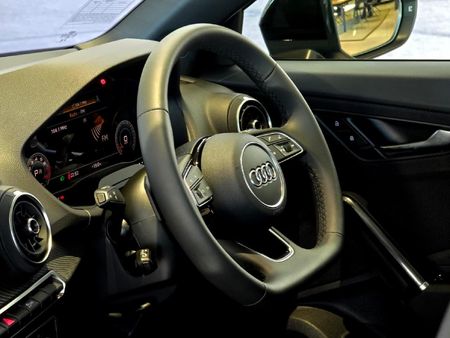 2026-Audi-Q2-35TFSI-Black-Edition_18