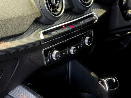 2026-Audi-Q2-35TFSI-Black-Edition_19
