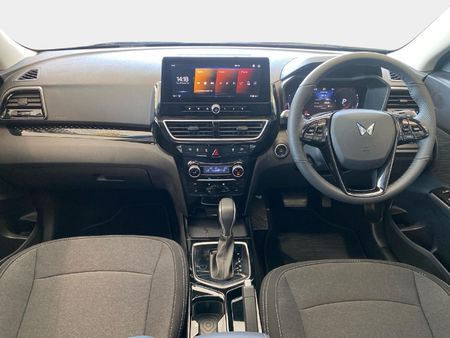 2026-Mahindra-XUV-3XO-12T-AX5-Auto_10