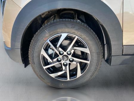 2026-Mahindra-XUV-3XO-12T-AX5-Auto_29
