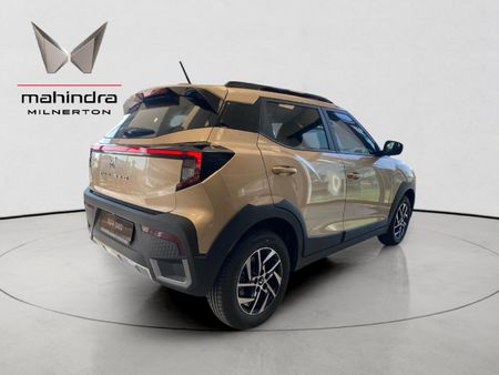 2026-Mahindra-XUV-3XO-12T-AX5-Auto_3