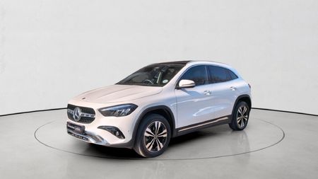 2026-Mercedes-Benz-GLA-200-Auto_0