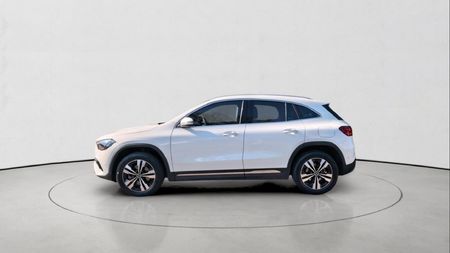 2026-Mercedes-Benz-GLA-200-Auto_9