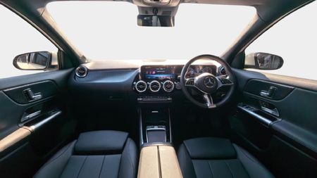 2026-Mercedes-Benz-GLA-200-Auto_11