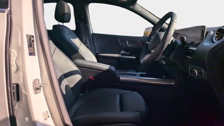 2026-Mercedes-Benz-GLA-200-Auto_13