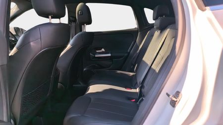 2026-Mercedes-Benz-GLA-200-Auto_14